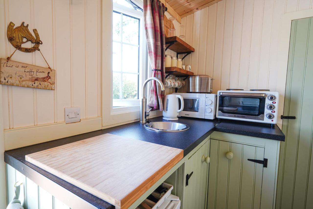The Laburnum Retreat Shepherd Hut Private Hot Tub Upper Hulme 外观 照片